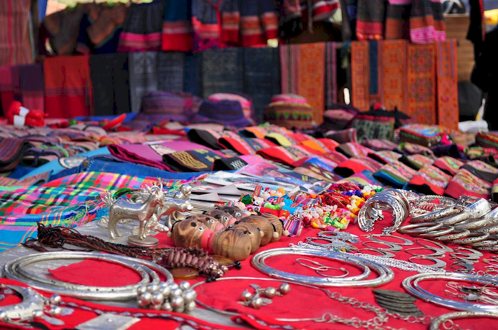Not only featuring brocade, Bac Ha Market also showcases jewelry and other handicrafts, making it one of the busiest areas bustling with buyers and sellers 